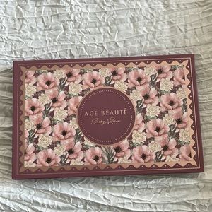 NWOT ACE BEAUTE SMOKY ROSES PALETTE (LIMITED EDITION)